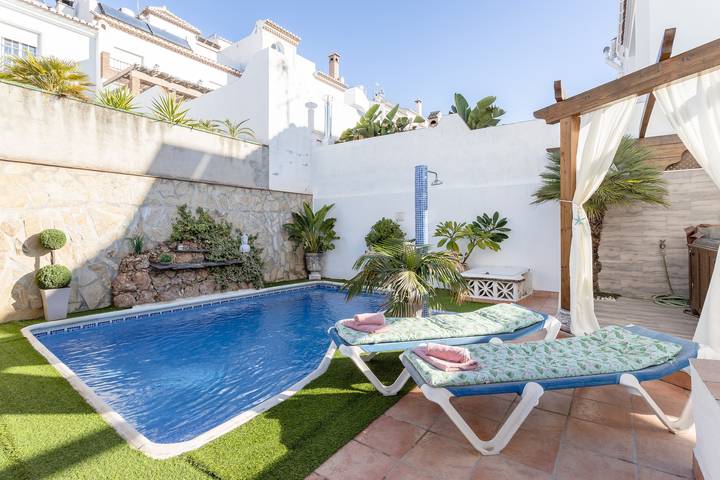 Ferienhaus "Villa Maite" mit Whirlpool, Pool, Terrassen & WLAN in Nerja, Costa del Sol