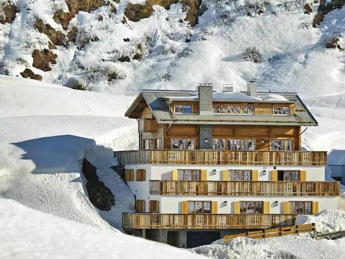 Ferienhaus für 10 Personen, mit Pool und Sauna sowie Ausblick