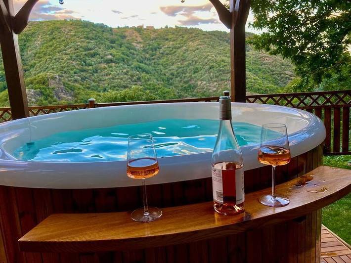 Gîte pour 2 personnes, avec vue et jardin ainsi que piscine et sauna à Asperjoc - 4