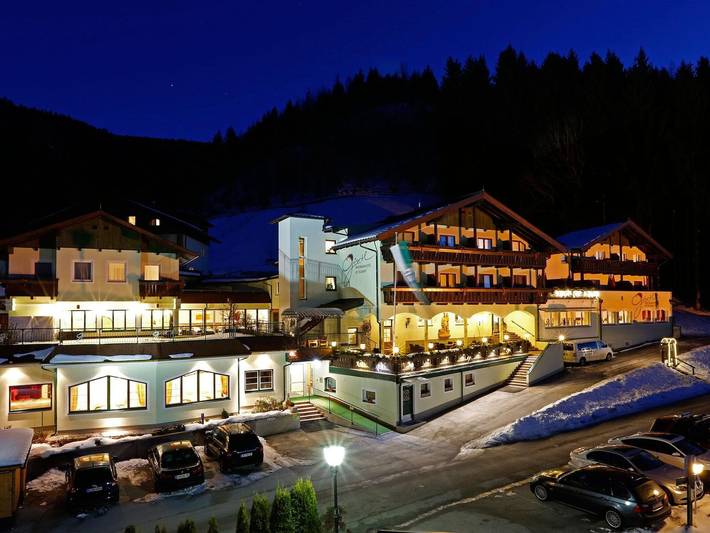 Hotel für 3 Personen, mit Balkon und Terrasse sowie Garten und Pool in Haus im Ennstal