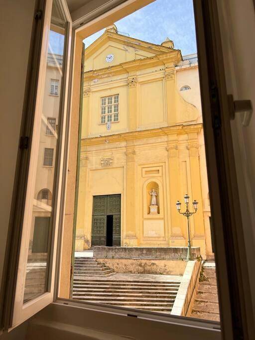 Gîte pour 4 personnes, avec vue dans Cinema Le Studio Bastia - 2