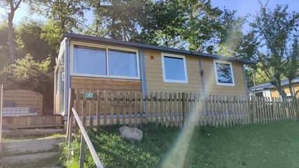 Gîte pour 6 personnes, avec vue ainsi que vue sur le lac et terrasse, animaux acceptés à Pontis