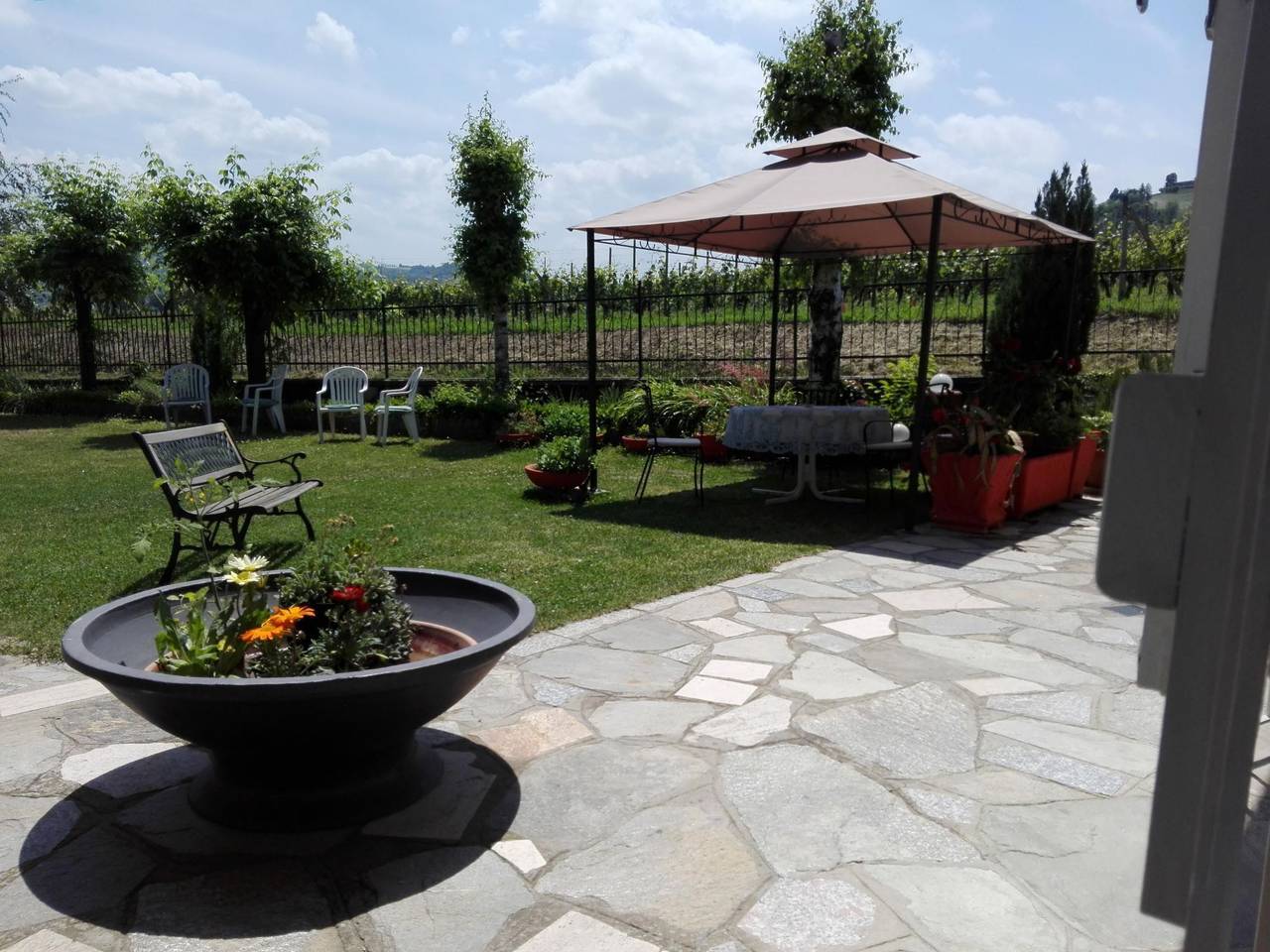 Haus "Badinot" mit privatem Garten und Grill in Diano d'Alba, Langhe