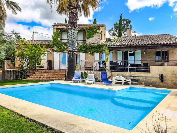 Location de vacances pour 6 personnes, avec piscine et balcon à La Cadière-d'Azur