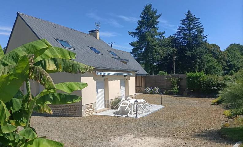 Location de vacances pour 4 personnes, avec jardin à Saint-Georges-de-Reintembault - 3