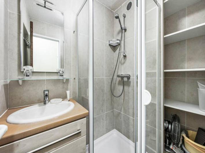 Gîte pour 4 personnes, avec piscine et terrasse, adapté aux familles dans Office De Tourisme Cannes La Bocca - 2