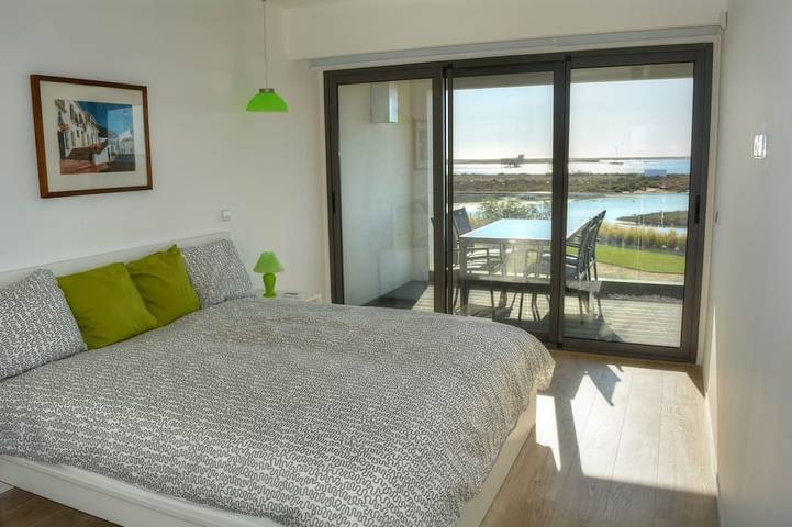 Ganze Wohnung, Fuseta Aufwachen am Meer 2-Zimmer-Apartment in erster Meereslinie in Moncarapacho e Fuseta, Parque Natural da Ria Formosa