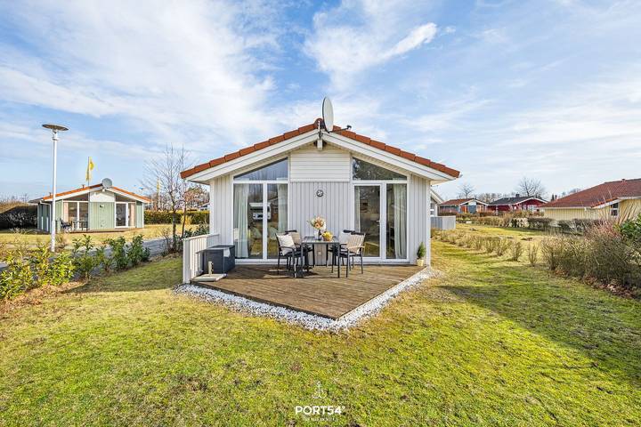 Ferienhaus für 4 Personen, mit Terrasse und Garten in Lensterstrand