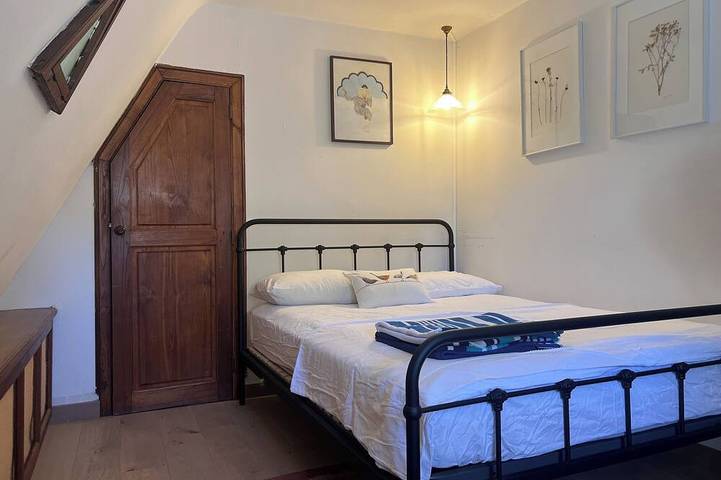 Secluded 5 Bedroom Woodland Villa with Pool in Les Eyzies, Périgord Noir