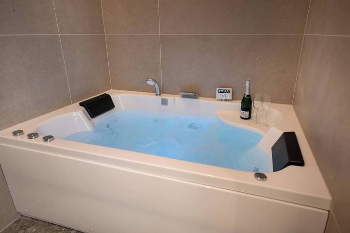 Appartement de vacances pour 4 personnes, avec jacuzzi à Metz