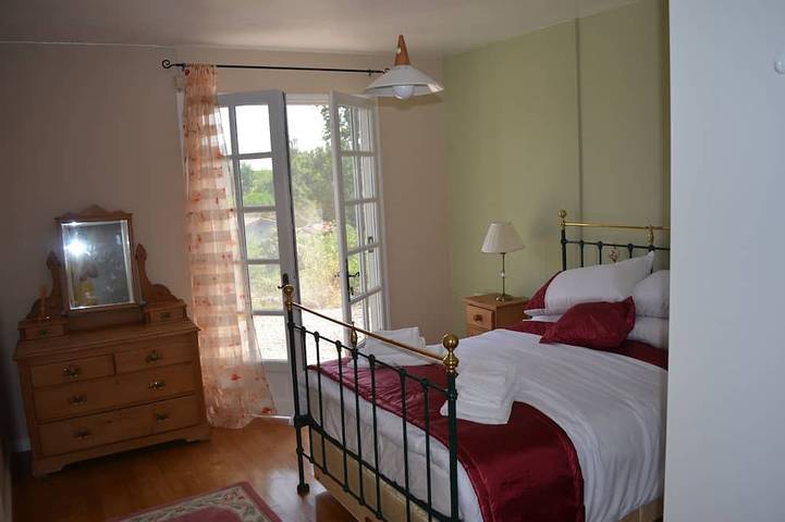Gîte pour 6 personnes, avec terrasse ainsi que jardin et piscine à Fougueyrolles - 2