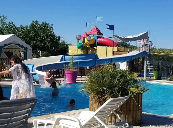 Mobil home pour 4 personnes à Girac