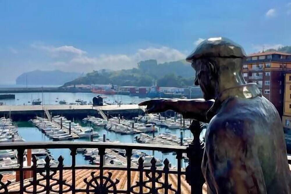 Entire apartment, Andra Mari Ii completely renovated apartment in Bermeo, Urdaibai Biosphere Reserve
