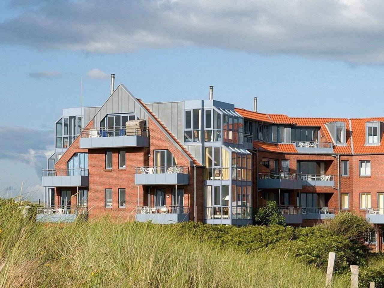 Ganze Ferienwohnung, Haus Dünenblick - Ferienwohnung mit sonniger Loggia mit Blick zum Wattenmeer - nur 70 m zum Strand in Wangerooge
