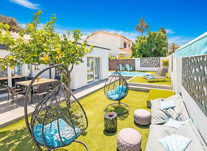 Villa for 6 people, with garden and terrace, with pets in Malaga