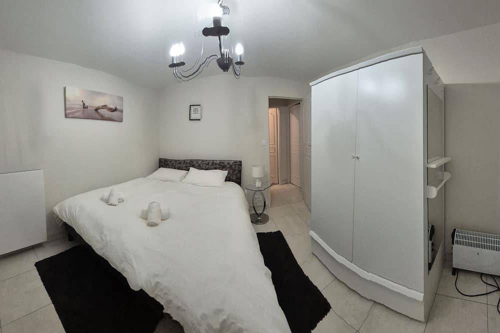 Ganze Wohnung, T3 Standing 10' from Tours | Balcony | Home Cinema | Free Parking in Tours, Tours und Umgebung