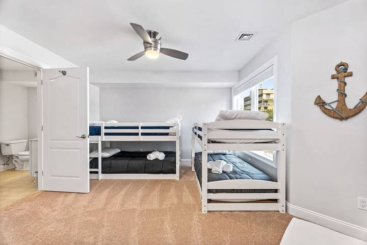 Vacation rental for 15 people, with yard and balcony as well as hot tub, with pets in Brigantine (NJ)