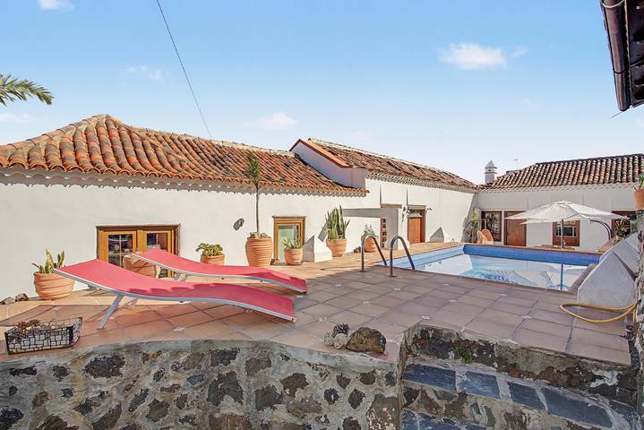Entire apartment, Vacation Apartment 'Azul' with Mountain View, Wi-Fi and Air Conditioning in Valle de Guerra, San Cristóbal de La Laguna