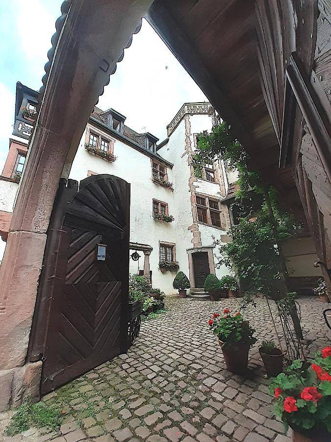 Adrihof , B&B à la Cour de l'abbaye d'Autrey in Riquewihr, Parc naturel régional des Ballons des Vosges