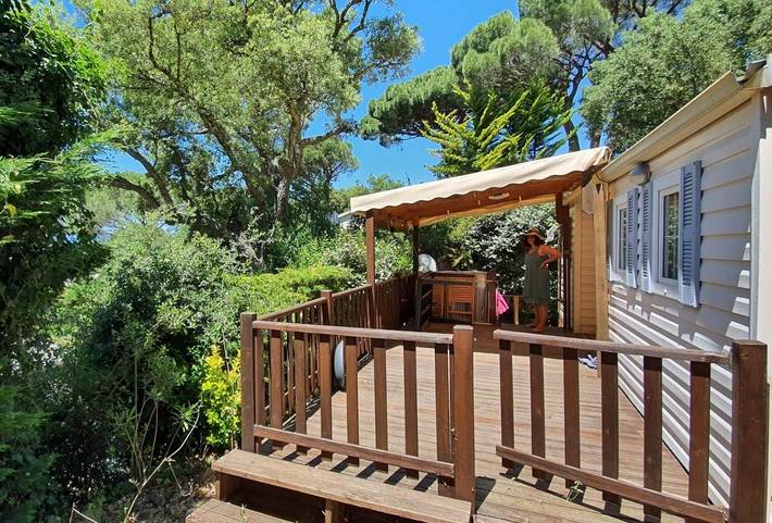 Camping pour 6 personnes, avec Terrasse ainsi que Jardin et Piscine à Gassin - 2