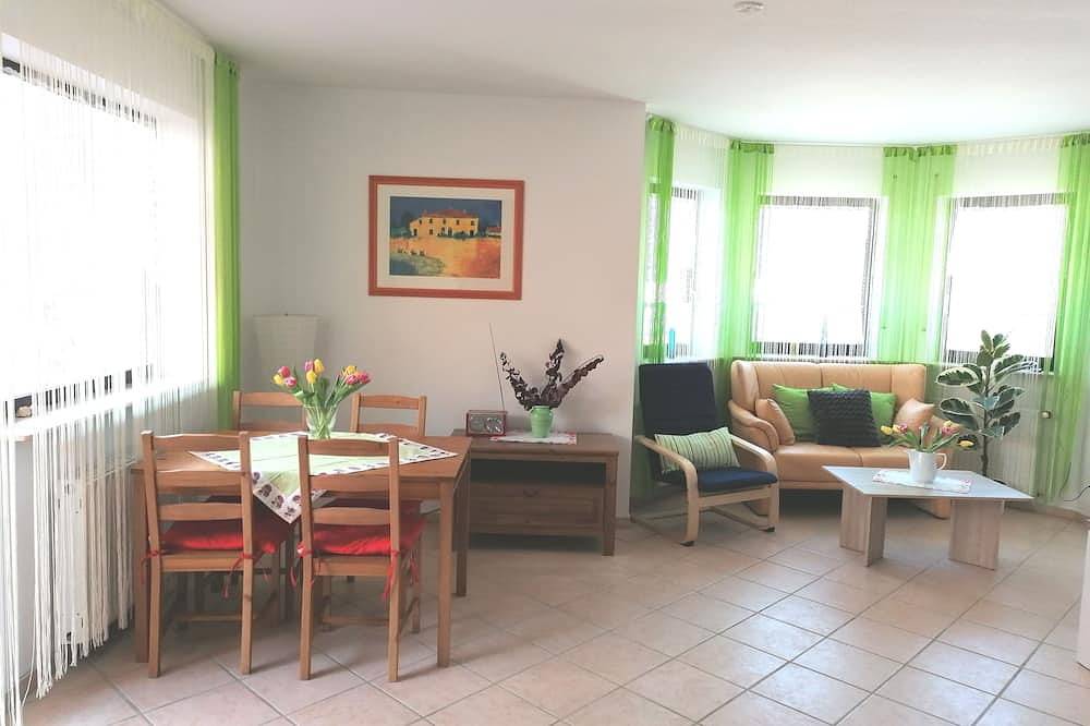 Ganze Wohnung, Schöne 2 Zimmer Einliegerwohnung mit Terrasse für 4 Personen in Burladingen, Neckar-Alb