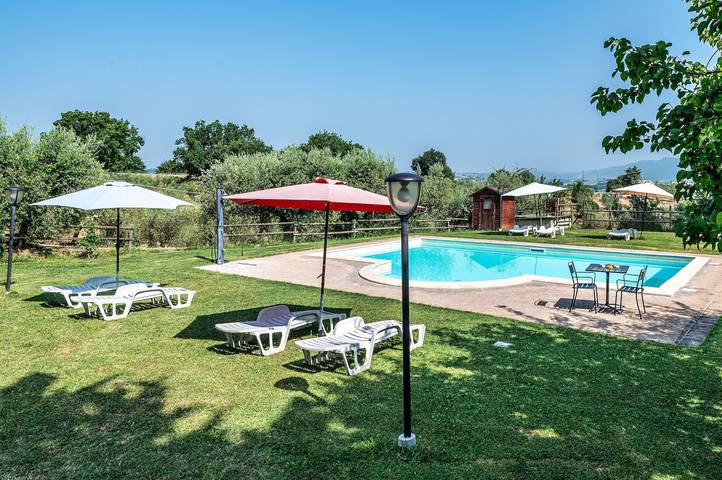 Farmhouse 'Casale Storico Xvii Sec - Tulipano' with Mountain View and Shared Pool in Giano dell'Umbria, Perugia Province