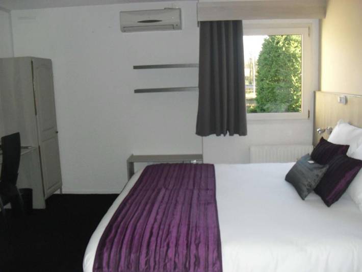 Hôtel pour 2 personnes, avec piscine ainsi que vue et jardin à Avallon - 4