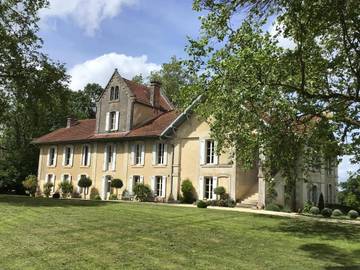 Chambre d’hôte pour 2 personnes, avec vue ainsi que jardin et piscine à Courpignac