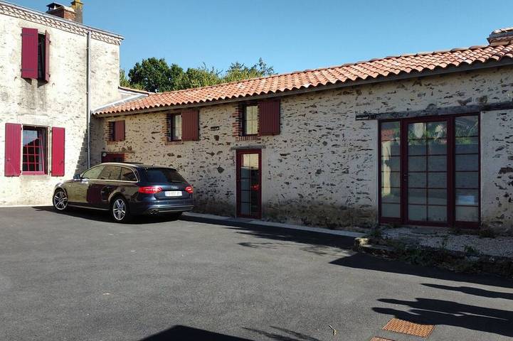 Gîte pour 4 personnes, avec terrasse à La Copechagnière
