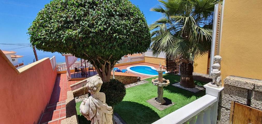 Gîte pour 2 personnes, avec jardin ainsi que vue et piscine dans Los Menores