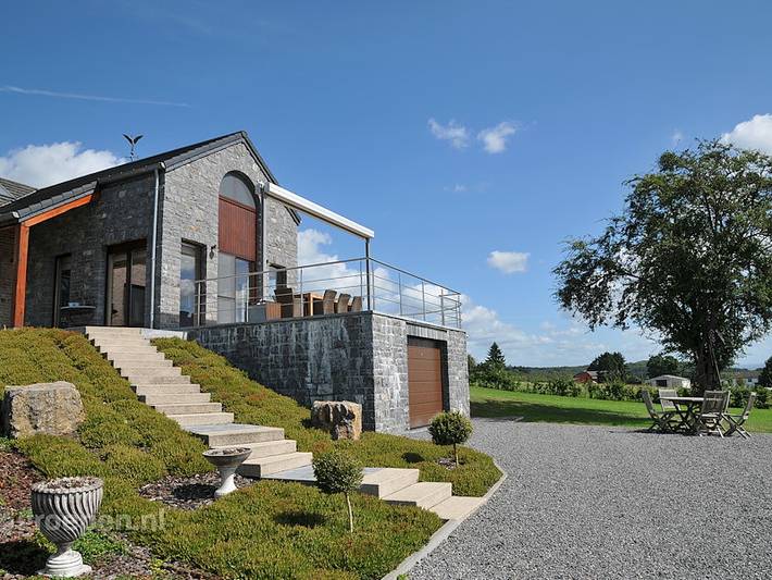 Location de vacances pour 8 personnes, avec balcon/terrasse ainsi que sauna et terrasse dans Moressée