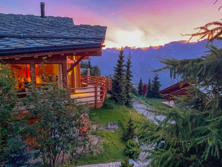 Ferienhaus für 8 Personen, mit Balkon und Terrasse sowie Garten und Sauna im Wallis