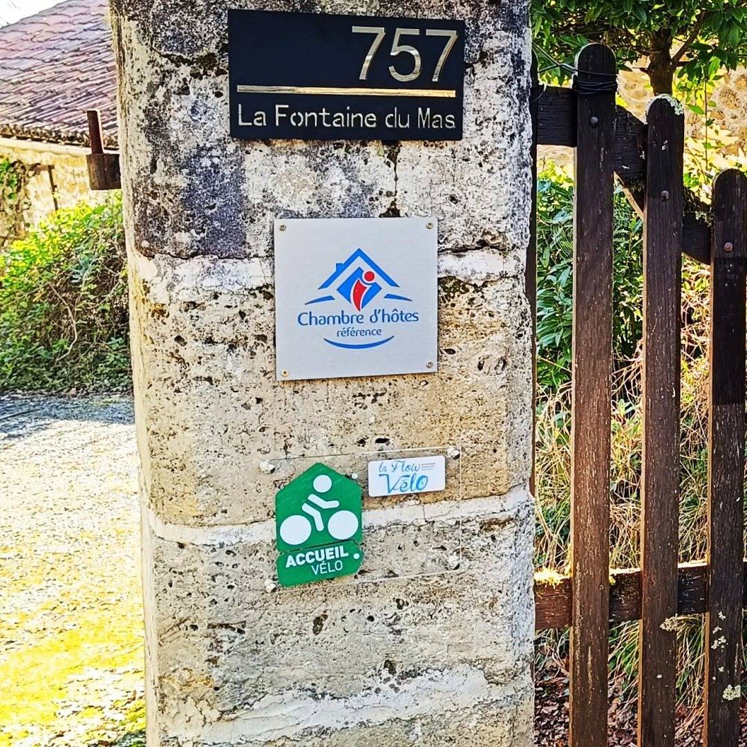 Chambres d'hôtes La Fontaine du Mas - Chambre Glycine 17m² + chambre annexe 16m² in Thiviers, Périgord Vert