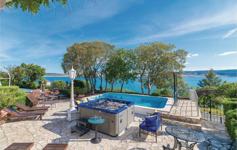 Acogedor apartamento de 2 dormitorios con piscina y acceso a la playa en Pisak in Starigrad, Region de Zadar