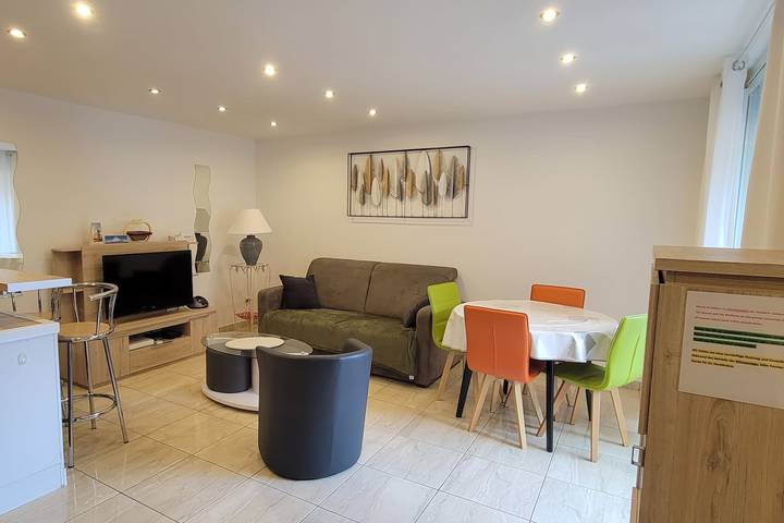 Gîte pour 4 personnes, avec terrasse dans Plage Republique Frejus - 2