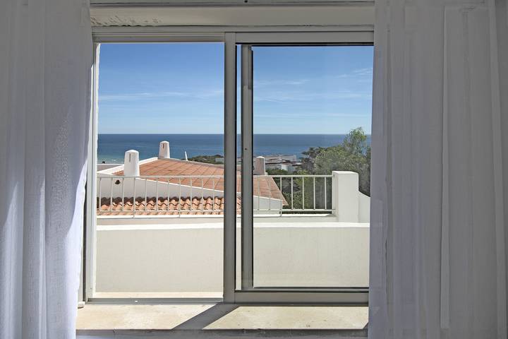 Ferienwohnung für 5 Personen, mit Meerblick und Terrasse sowie Pool in Salema - 4