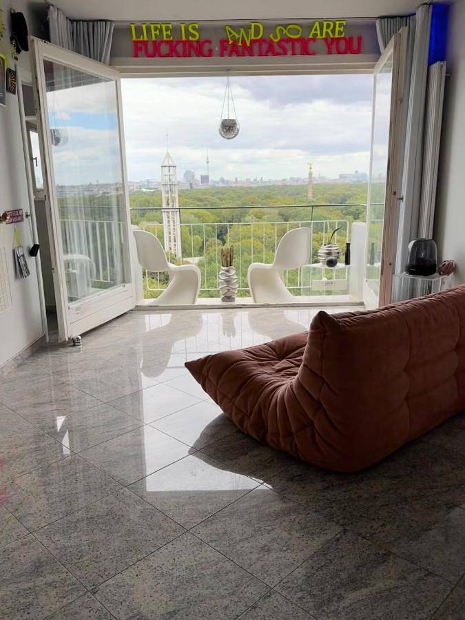Ferienwohnung für 2 Personen, mit Balkon und Terrasse sowie Garten und Ausblick im Hansaviertel Berlin