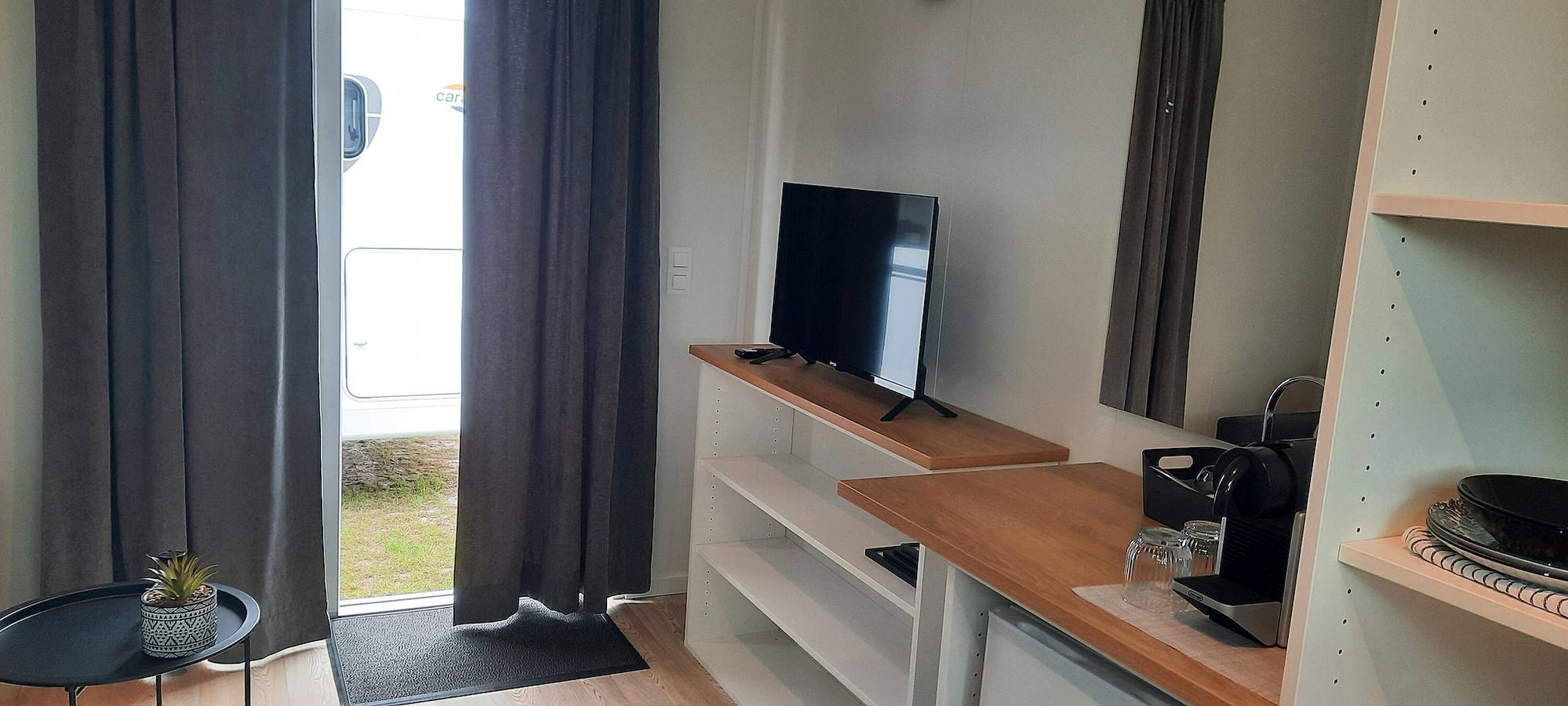 Gästehaus 'Surfbrett 1 – Zimmer mit Deichblick' mit Gemeinschaftsgarten und Wlan in Dahme, Ostholstein