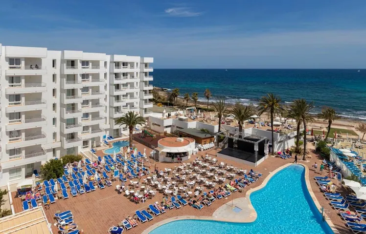 Hôtel pour 2 personnes, avec bassin pour enfant ainsi que terrasse et piscine - 1