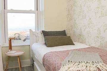 Holiday Home for 5 People in Westward Ho, Devon, Photo 1