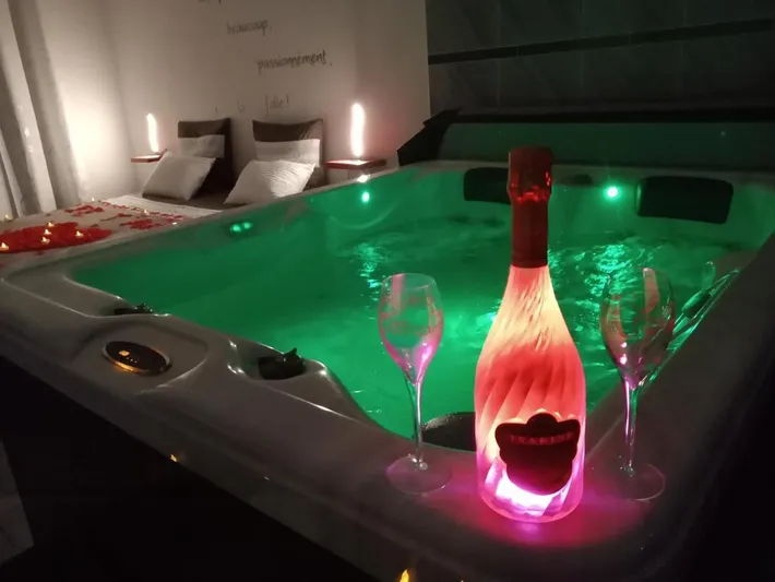Apartamento de vacaciones para 2 personas, con sauna además de jacuzzi y piscina - 1