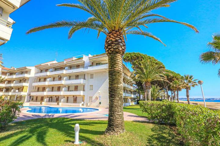 Apartamento para 5 personas, con jardín además de piscina y terraza en Vilafortuny