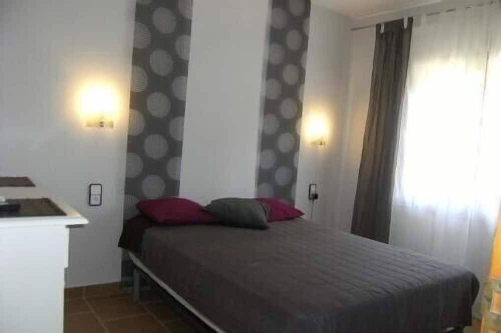 Stehend Villa Roses im Park, privatem Pool, ruhig, alle Dienste in Pau (Spanien), Oberampurien