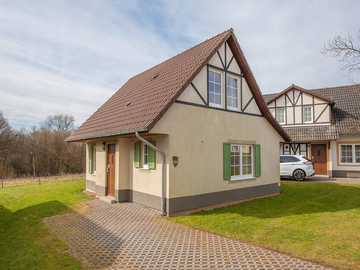 Villa pour 5 personnes, avec piscine ainsi que jardin et sauna - 1