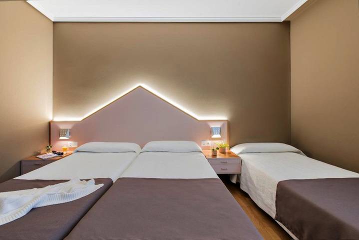 Hôtel pour 3 personnes, avec Terrasse ainsi que Jardin et Vue dans Murguía