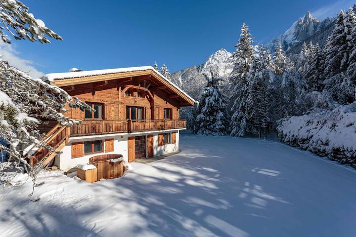 Chalet pour 12 personnes, avec Balcon ainsi que Jacuzzi et Jardin dans 
