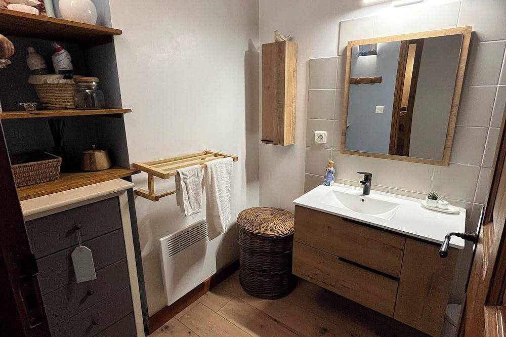 Detached house on garden level in Pont-Saint-Esprit, Region de Nimes