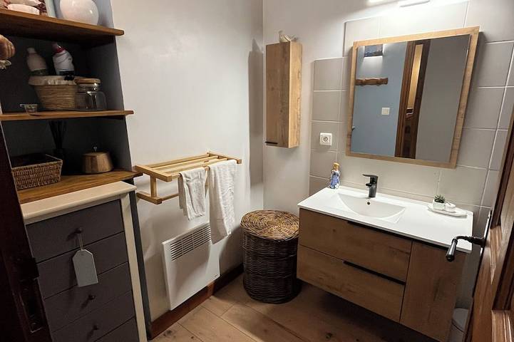 Detached house on garden level in Pont-Saint-Esprit, Nimes region