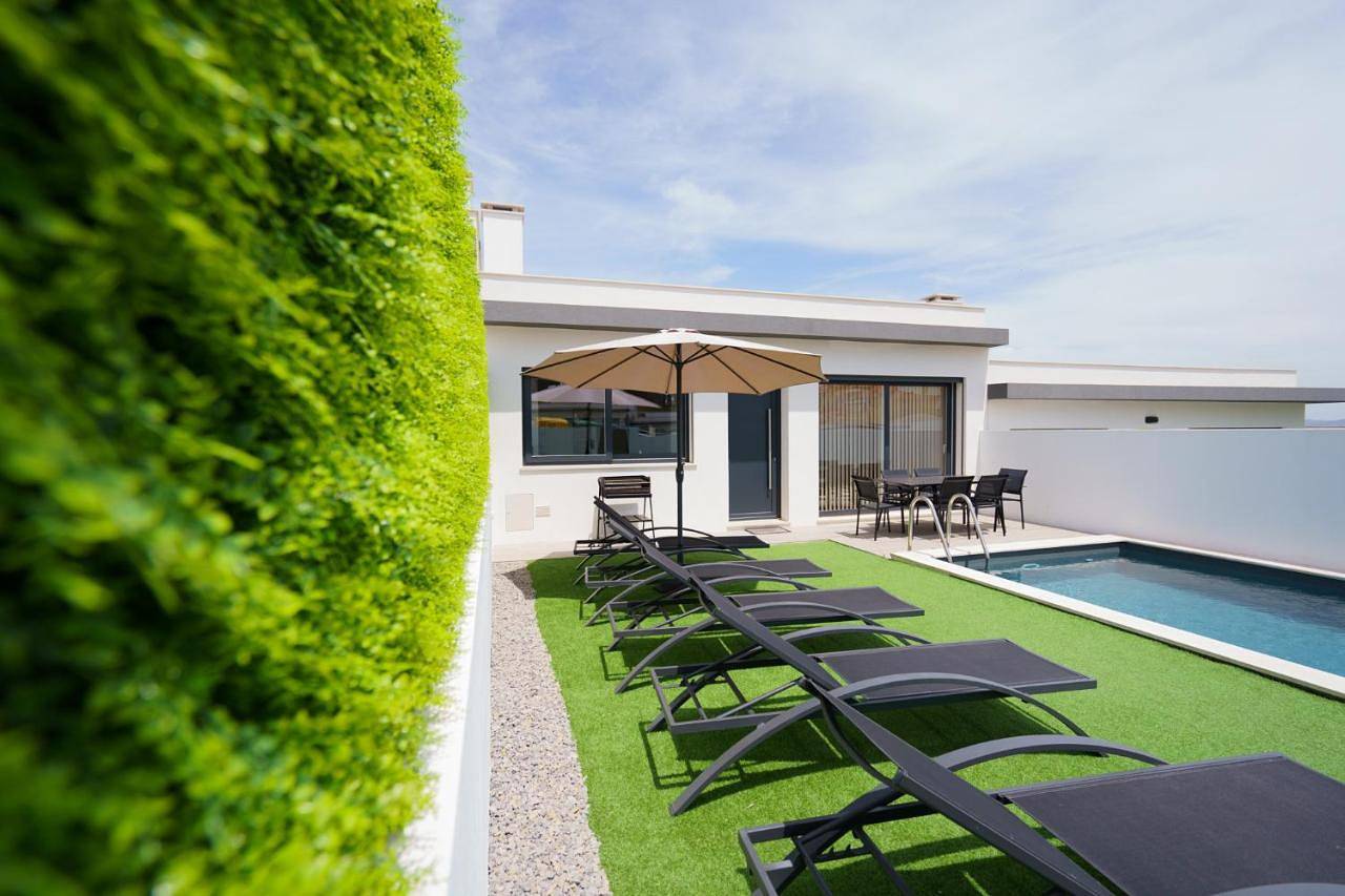 Three-Bedroom Villa in Santa Bárbara, Lissabon Distrikt