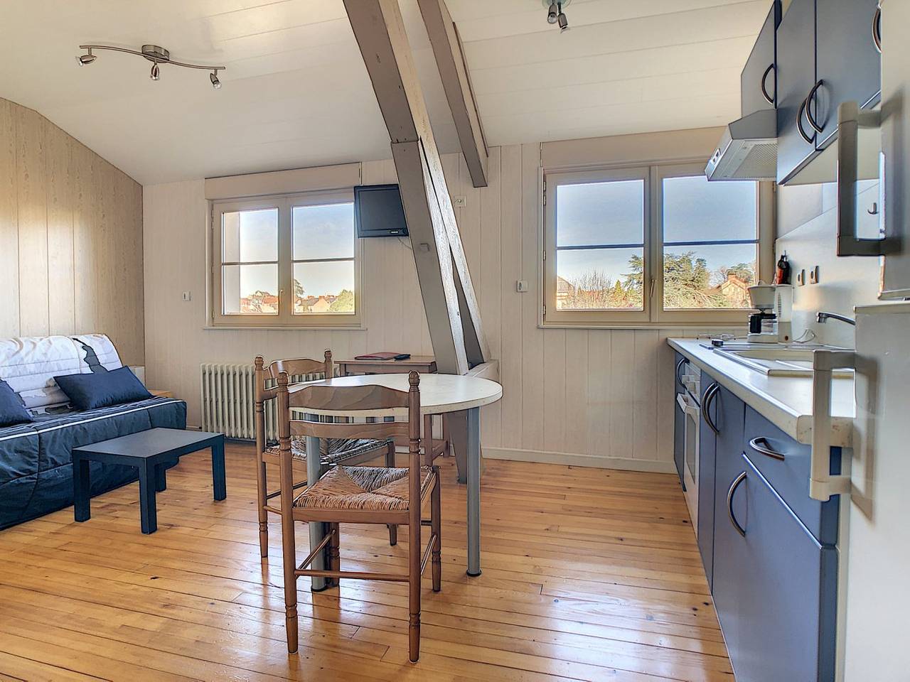 Studio entier, Studio Azalée - Résidence Séquoia in Néris-les-Bains, Région de Montluçon